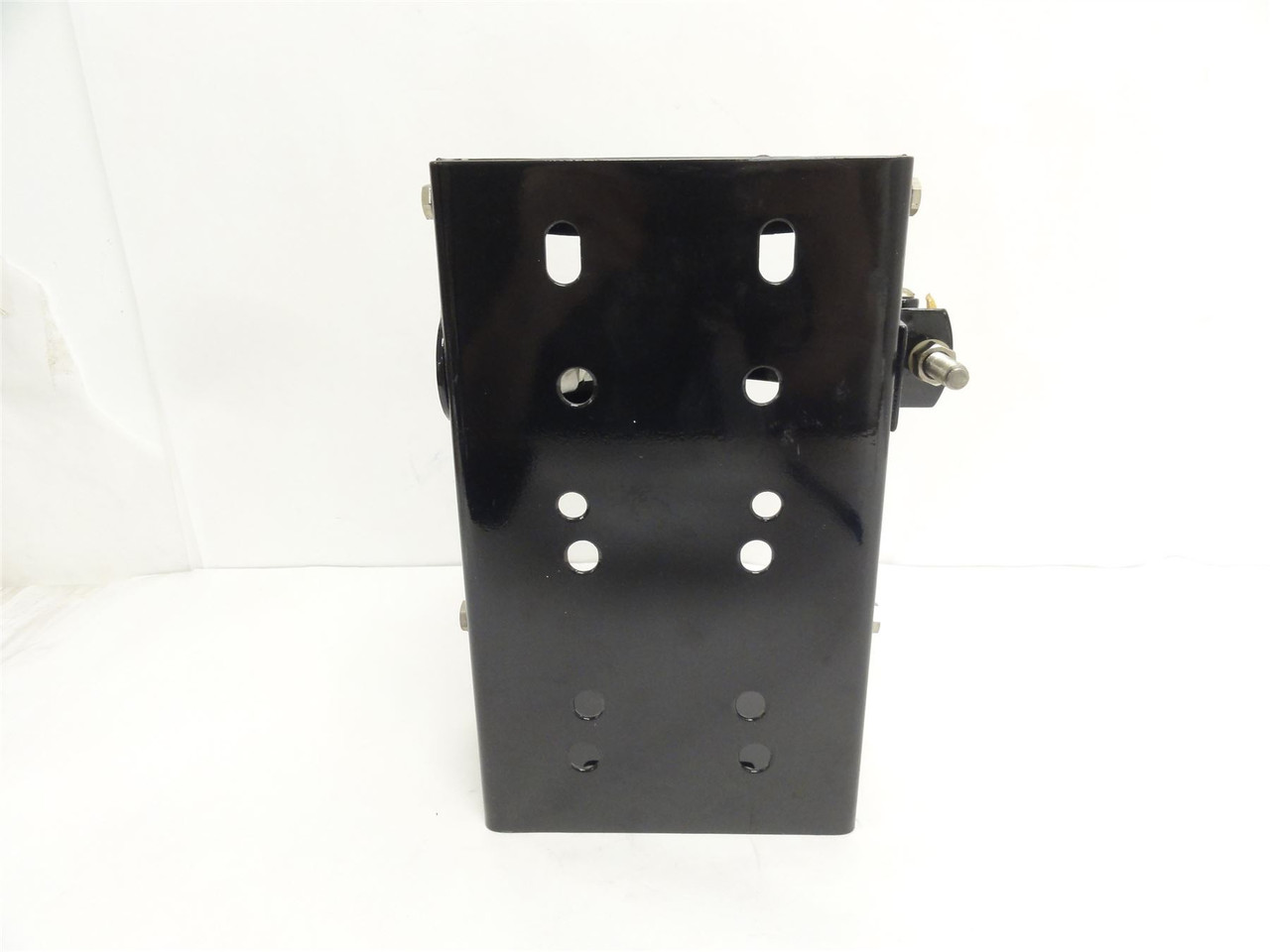 Amerex UAX807; Extinguisher Bracket; Heavy Duty; 5" Cylinder