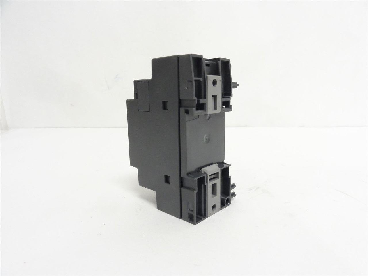 Siemens 6ED1 055-1MB00-0BA1; Expansion Module; 240VAC; 5A In
