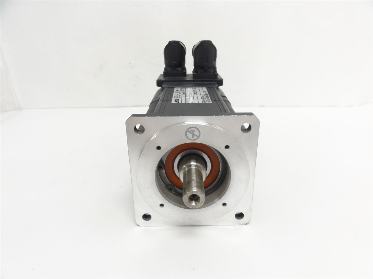 Lenze MCS09F38-RSOBO; Servo-Motor 1.2Kw/1.6HP 330VAC; 3750RPM