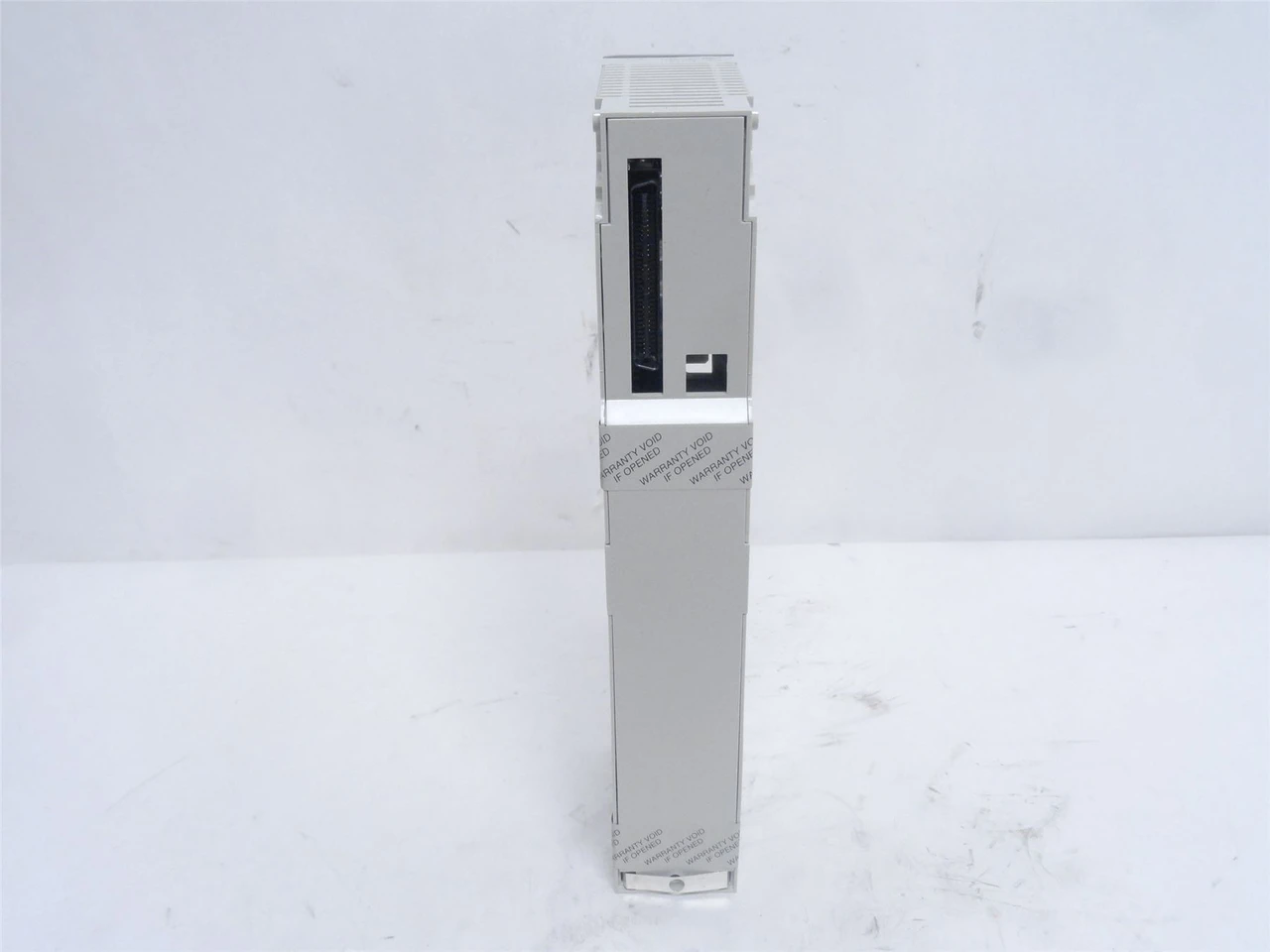 Schneider 140DAI55300; Discrete Input Module 115VAC; 32 Input