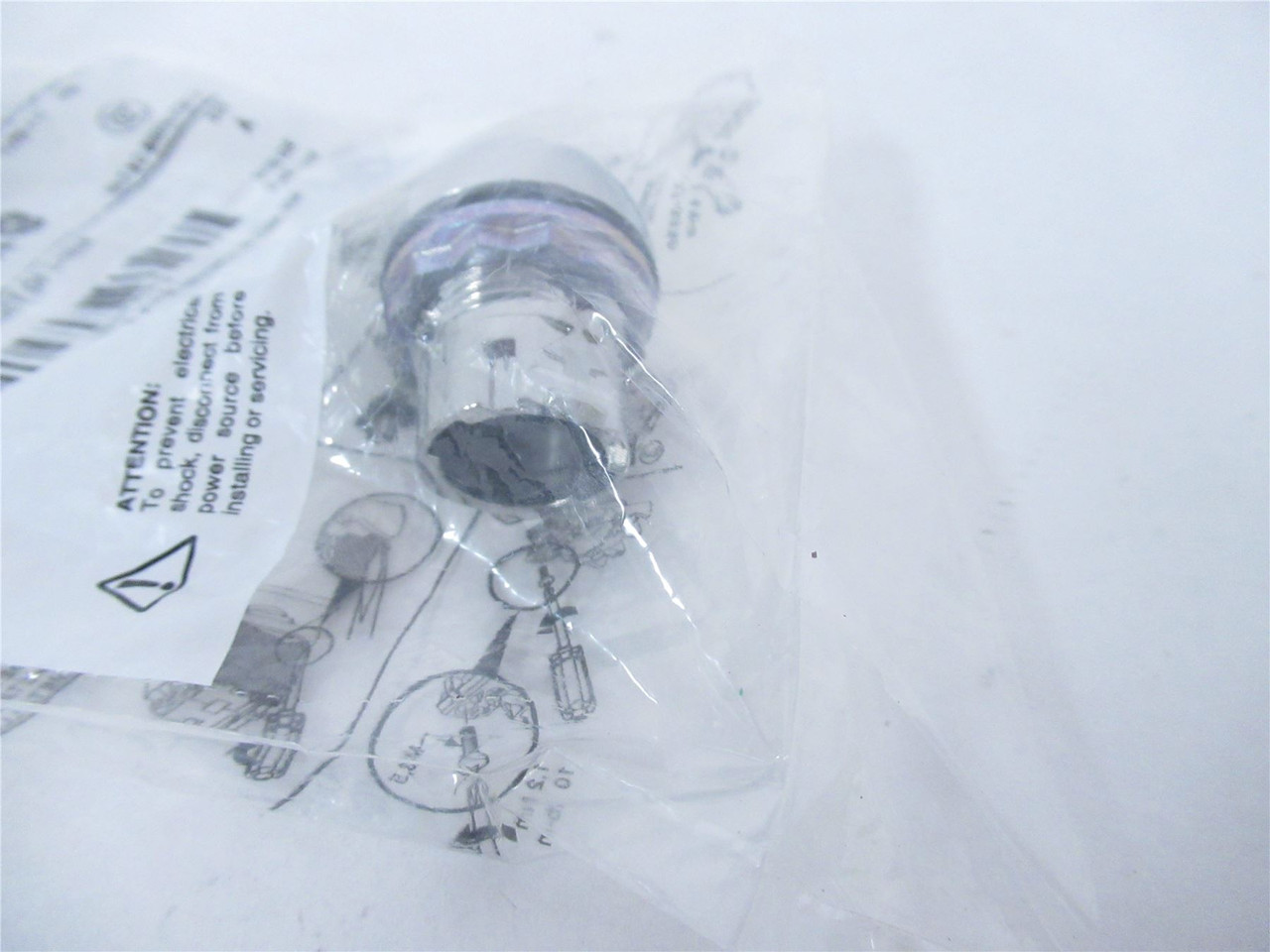 Allen-Bradley 800FM-F301; Pushbutton Momentary  22mm Green