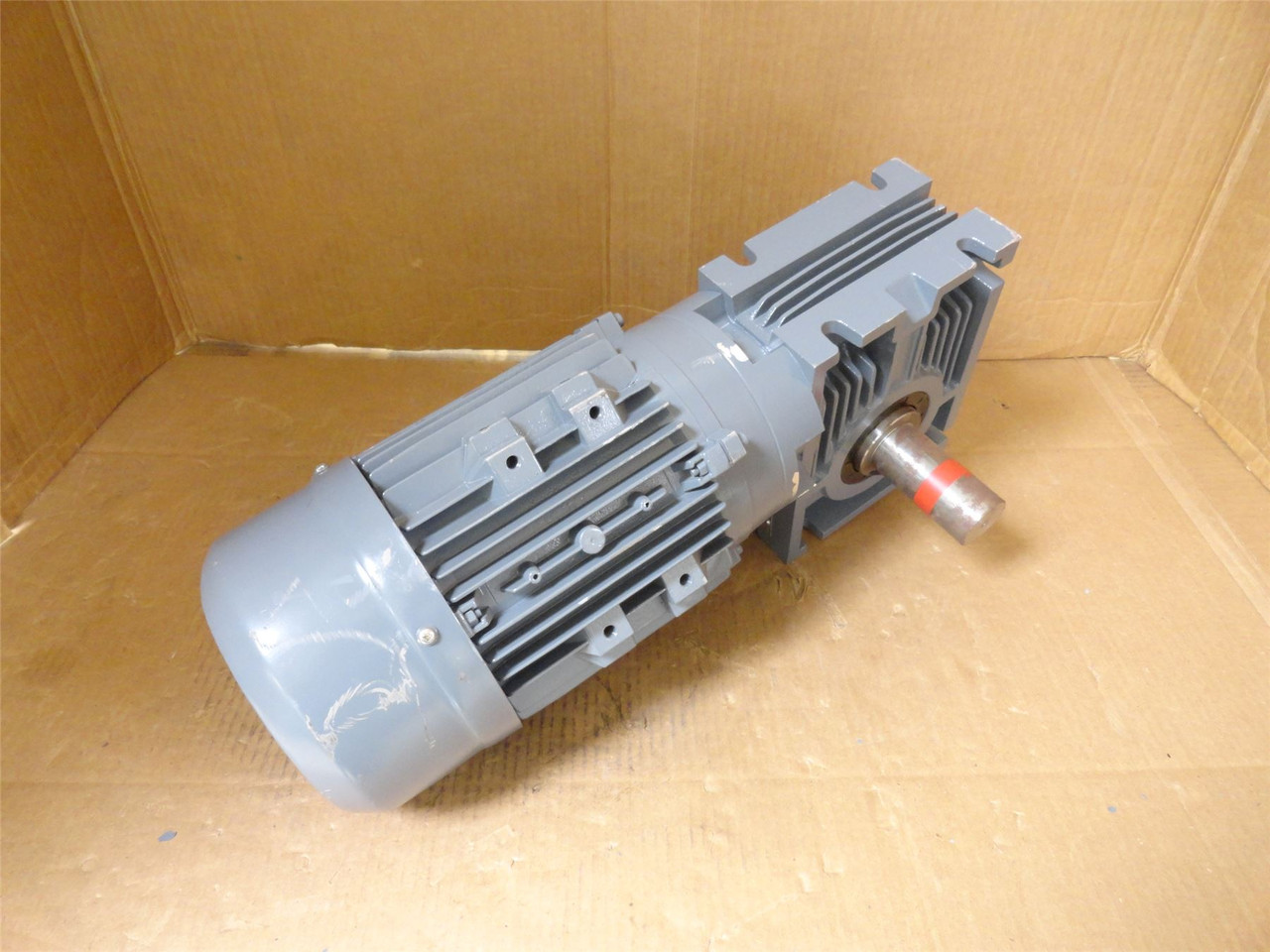 Bege QAB UNICE40; AC Gearmotor; 16:1 Ratio; 265/460V; 1.8kW