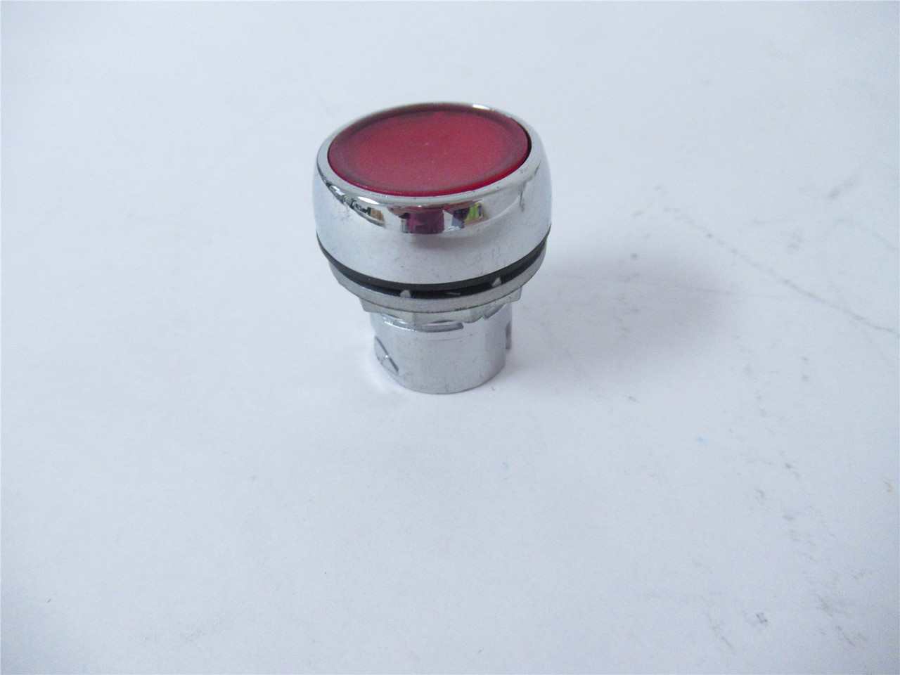 Allen-Bradley 800FM-LF4; Pushbutton Momentary  22mm Red