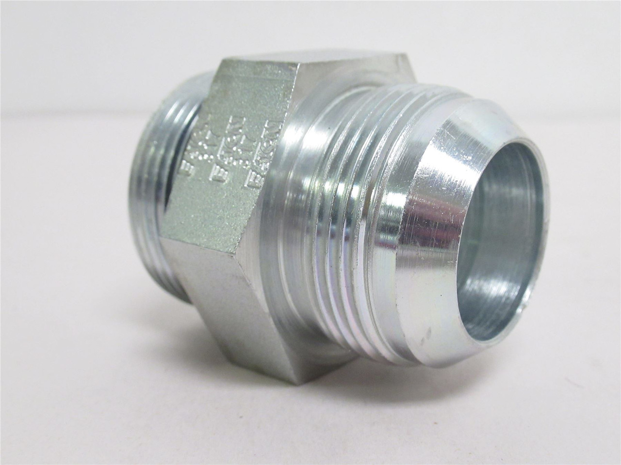 Eaton 202702-20-20S; Straight Adaptor 1-1/4 JIC x 1-1/4 BOSS