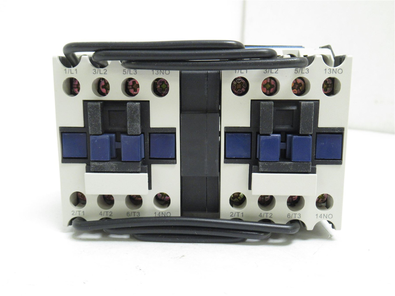 Dayton 2UXN1; Reversing Contactor 9A; 3P; 600VAC; Coil: 240V