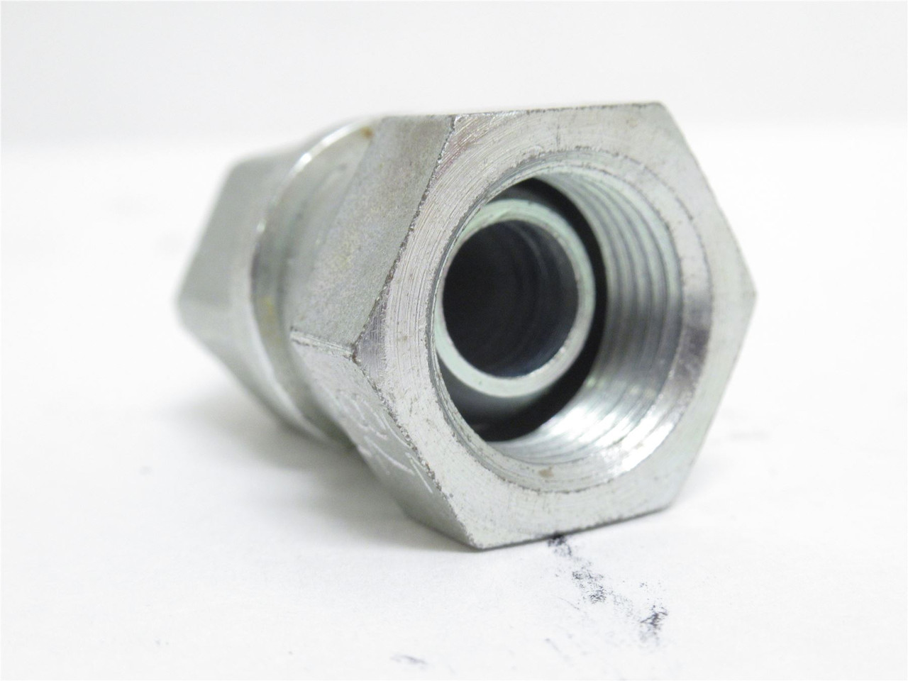 Eaton 2067-6-6S; Steel Elbow Adaptor 45Deg; 3/8NPT x 3/8 BOSS