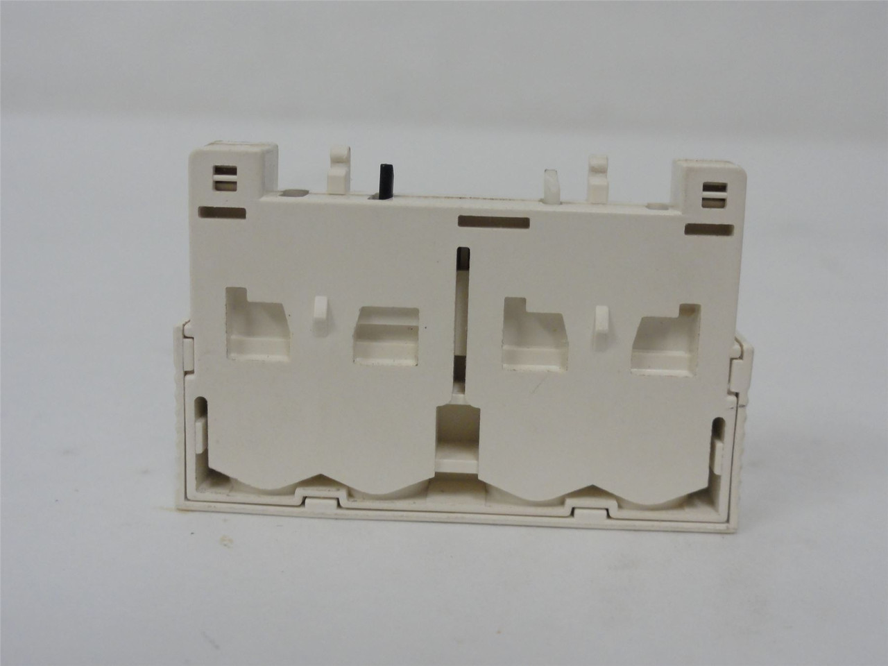 Schneider GVAE11; Aux Contact block; 1NO/1NC; 2.5A