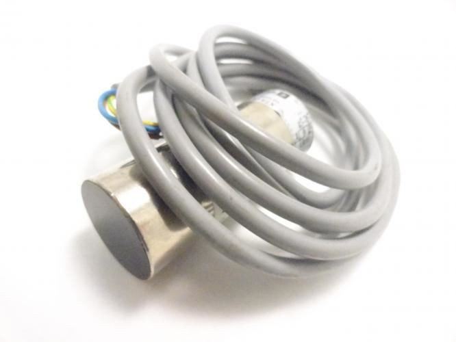 Telemecanique XTA-A209115; Proximity Switch 32mm Range 110/220V
