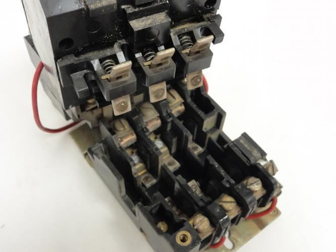 Square D 8536-SC03; Size 1 Starter 27A; 3P; 600VAC; Coil: 120V