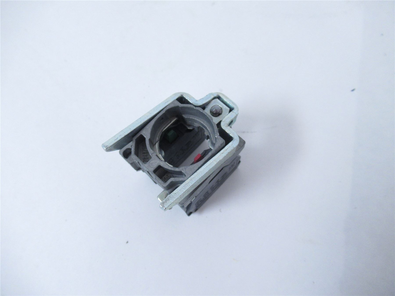 Schneider ZB4 BZ105; Switch 22mm Mounting Base W/1NO AND 1NC