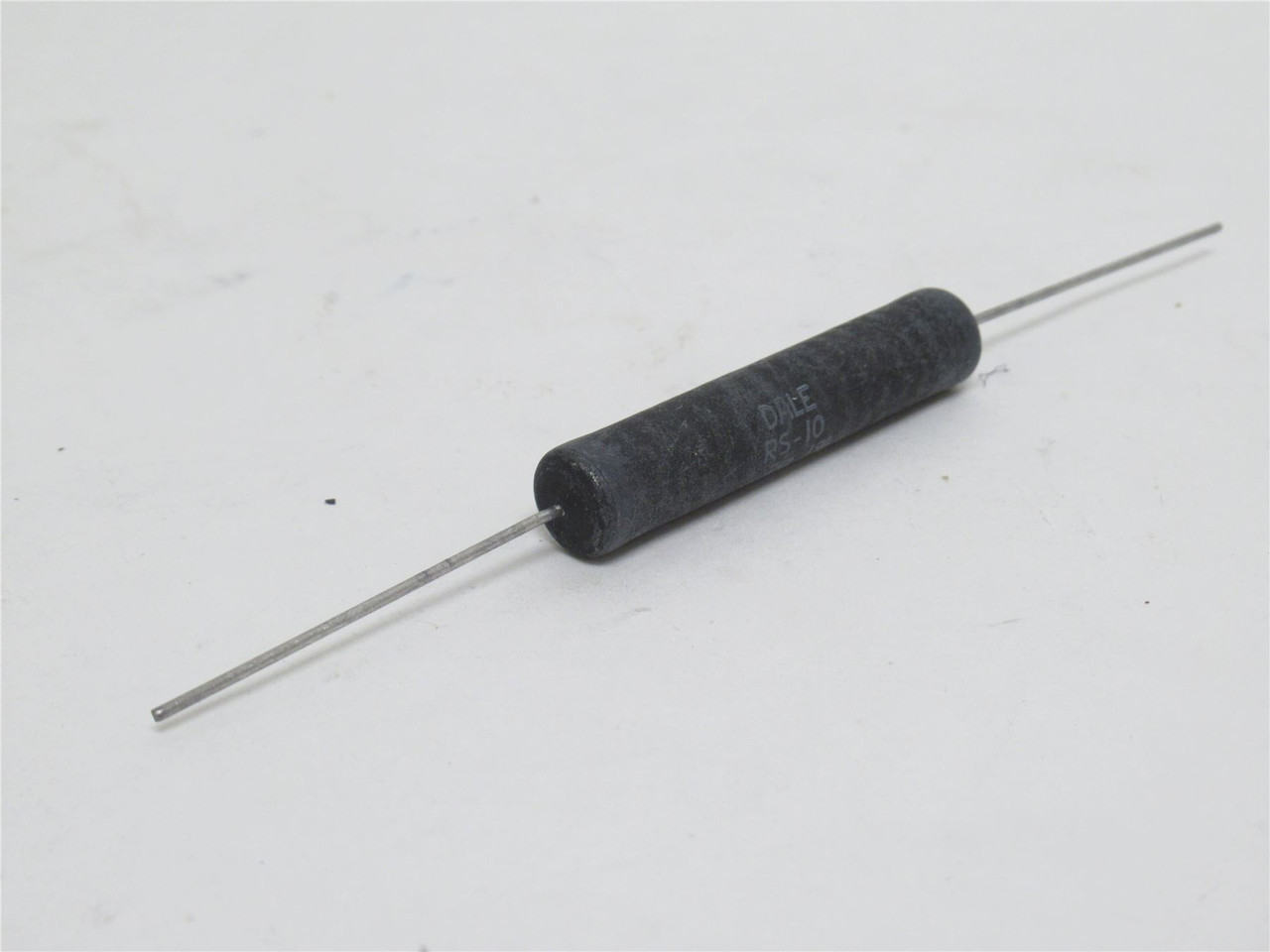Vishay RS02B2R000FE12; Box-70 Wirewound Resistors; 2ohms
