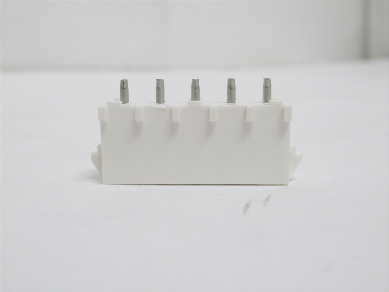 AMP 640900-2; Lot-5 Vertical Head Connectors; 5Pos; 6.35mm