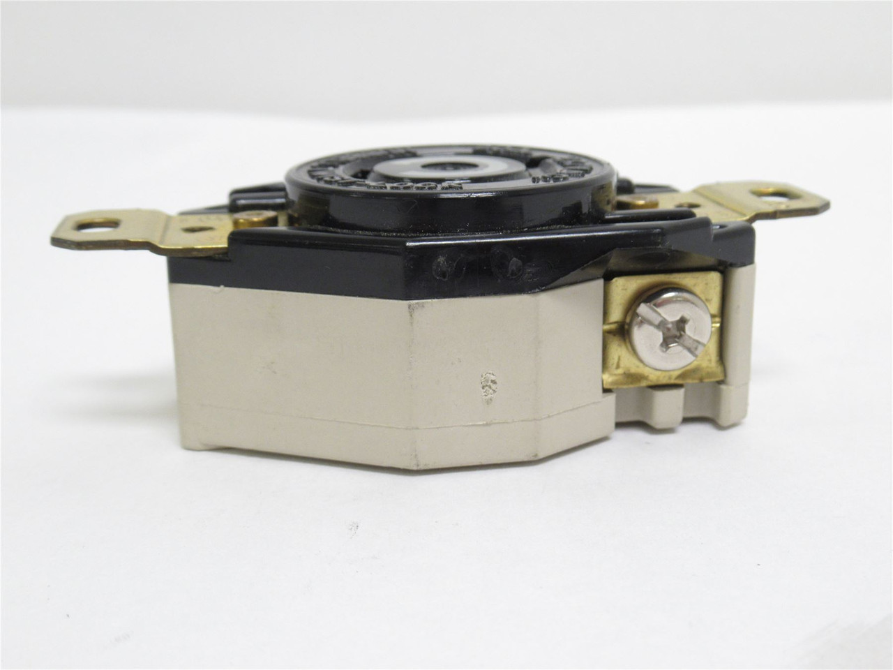 Hubbell HBL2330; Locking Receptacle; 20A; 277VAC; 1Ph; 3-Wire