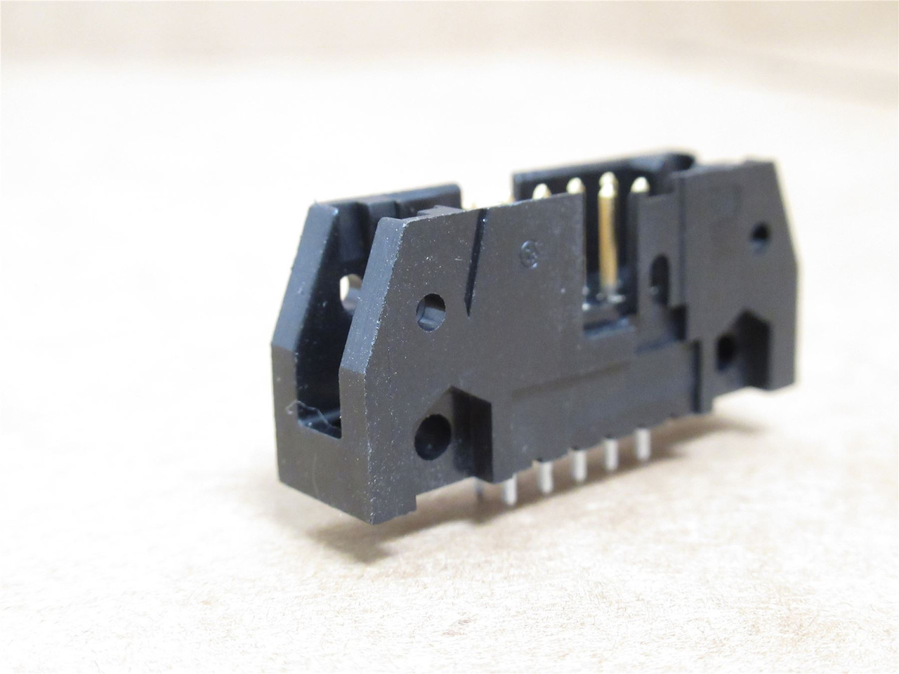 AMP 102153-1; Lot-12 Rectangular/PCB Connector; 15DP; STD