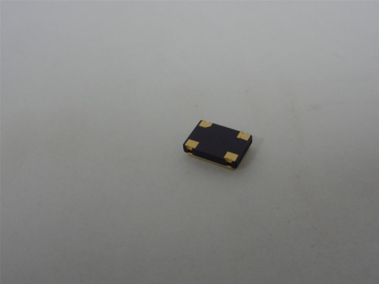 ECS ECS-3953M-400-B-TR; Lot-8 SMD Clock Oscillators; 40 MHz