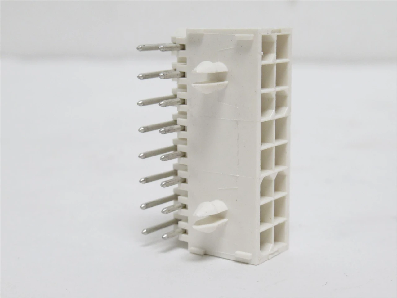 AMP 770974-1; Lot-7 Connector Header; 16Pos; 90Deg; 4.14mm