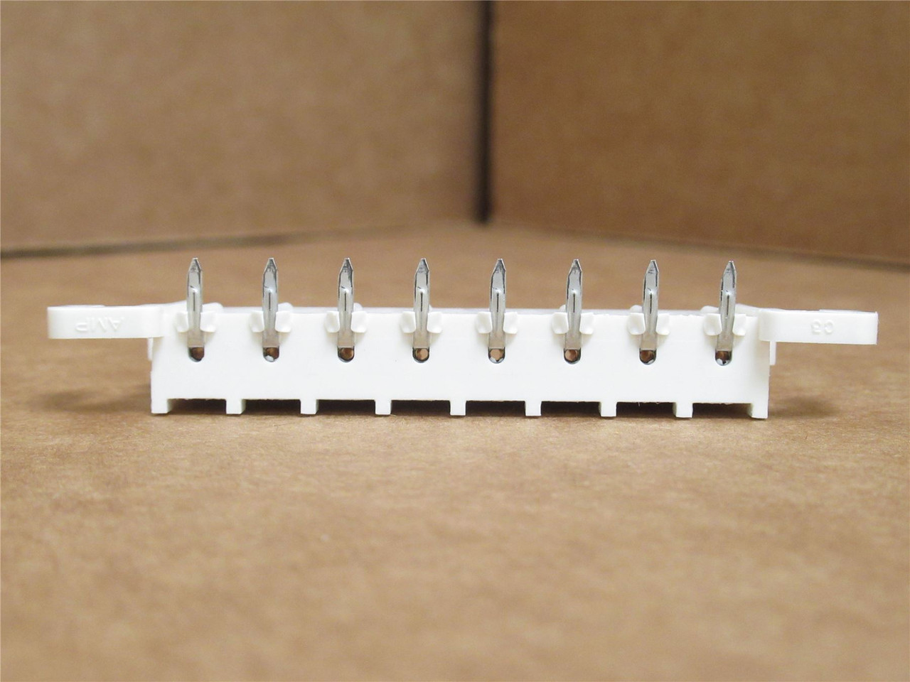 AMP 640584-2; Lot-2; Header Connector; RA; 8Pos; Male Pin