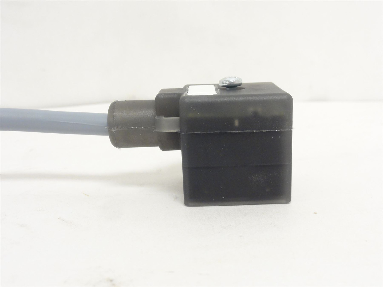 Turck VAS 22-F653-5M; Valve Plug U7106-18; 90Deg; 5m