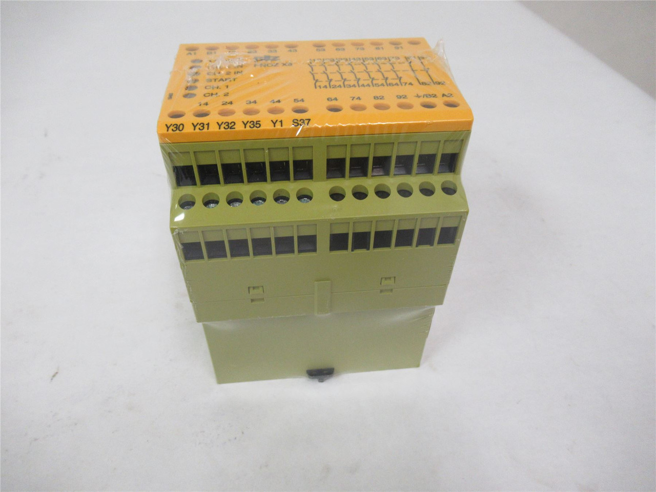 Pilz PNOZX9; Safety Relay 100-120VAC 24VDC 7n/o 2n/c 2so