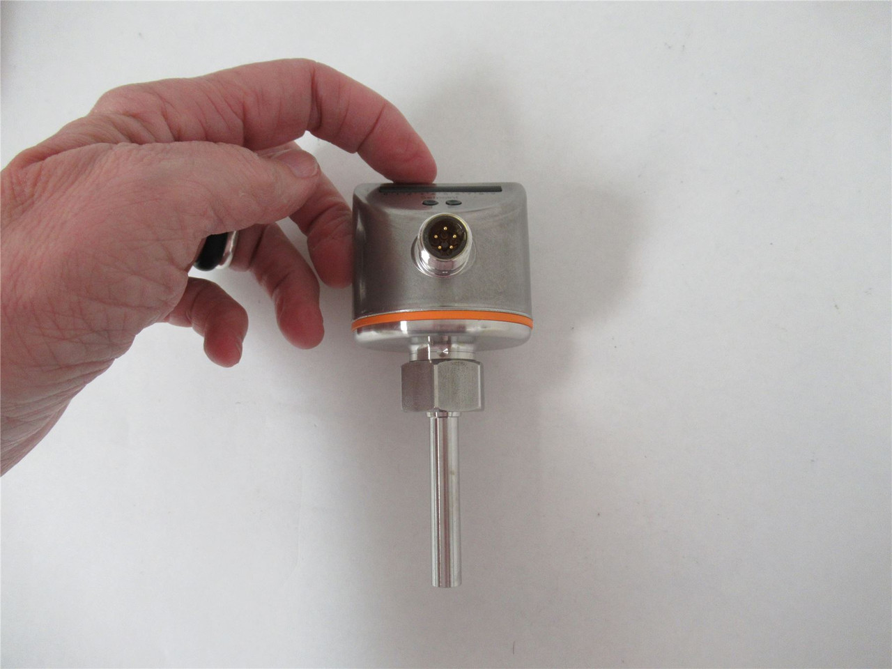 IFM S15006; Flow Sensor AC Relay Output Switching