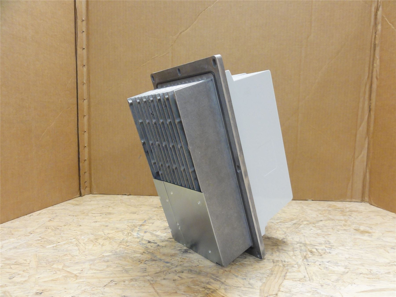 Lenze E84AVTCD5524SB0; Freq-Converter; 5.5kW; 400-500VAC In