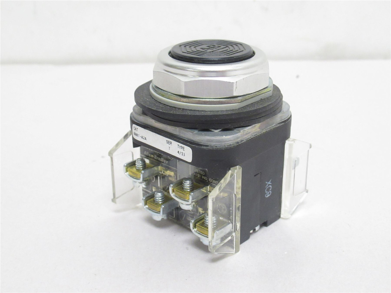 Allen-Bradley 800T-A2A; Flush Black Push Button; 10A; 600VAC