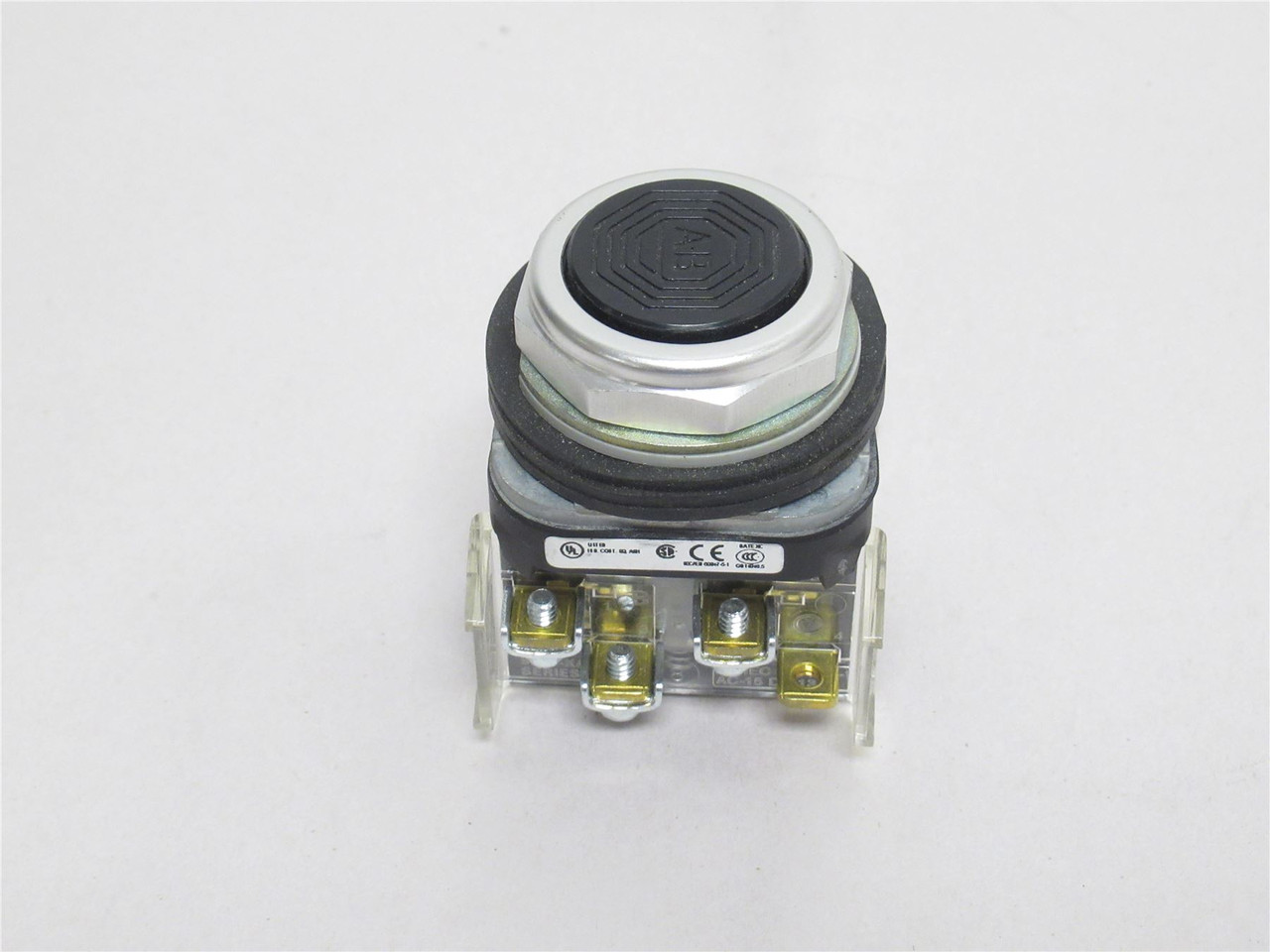 Allen-Bradley 800T-A2A; Flush Black Push Button; 10A; 600VAC