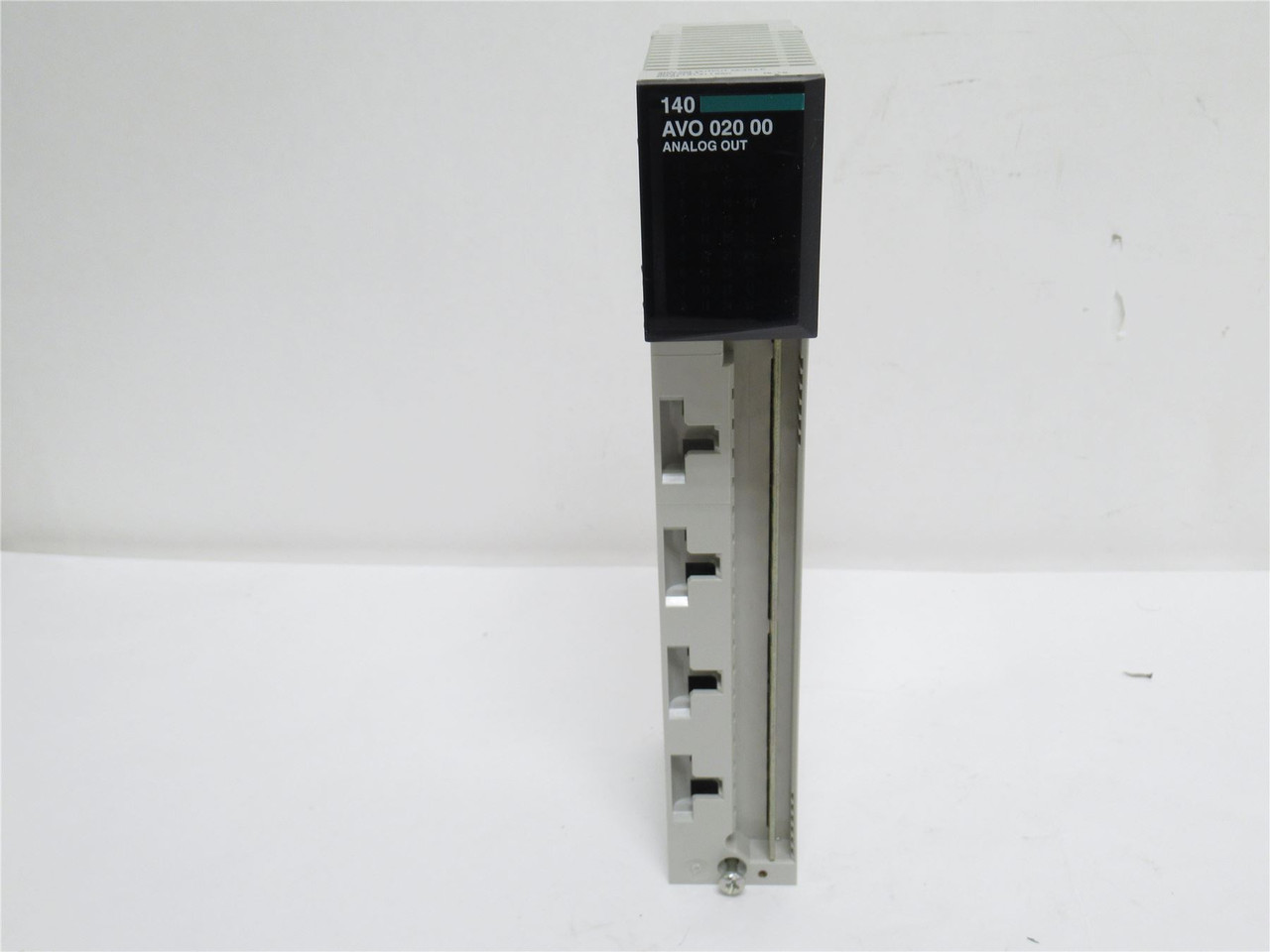 Schneider 140AVO02000; Analog Output Mod; NO TERM STRIP