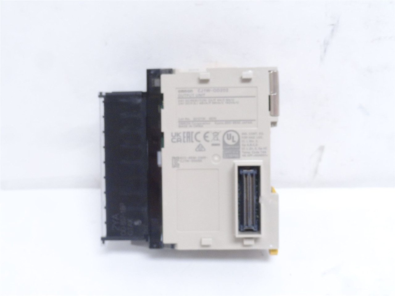 Omron CJ1W-OD202; Digital Output Unit 24VDC; 8-Transistor Out