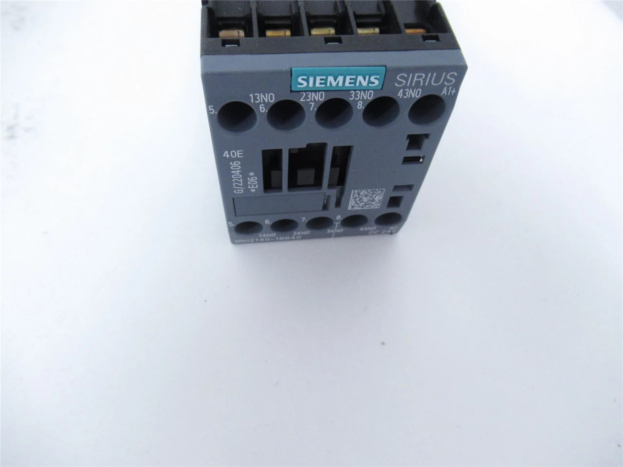 Siemens 3RH2140-1BB40; Contactor Relay 4 NO Coil: 24VDC
