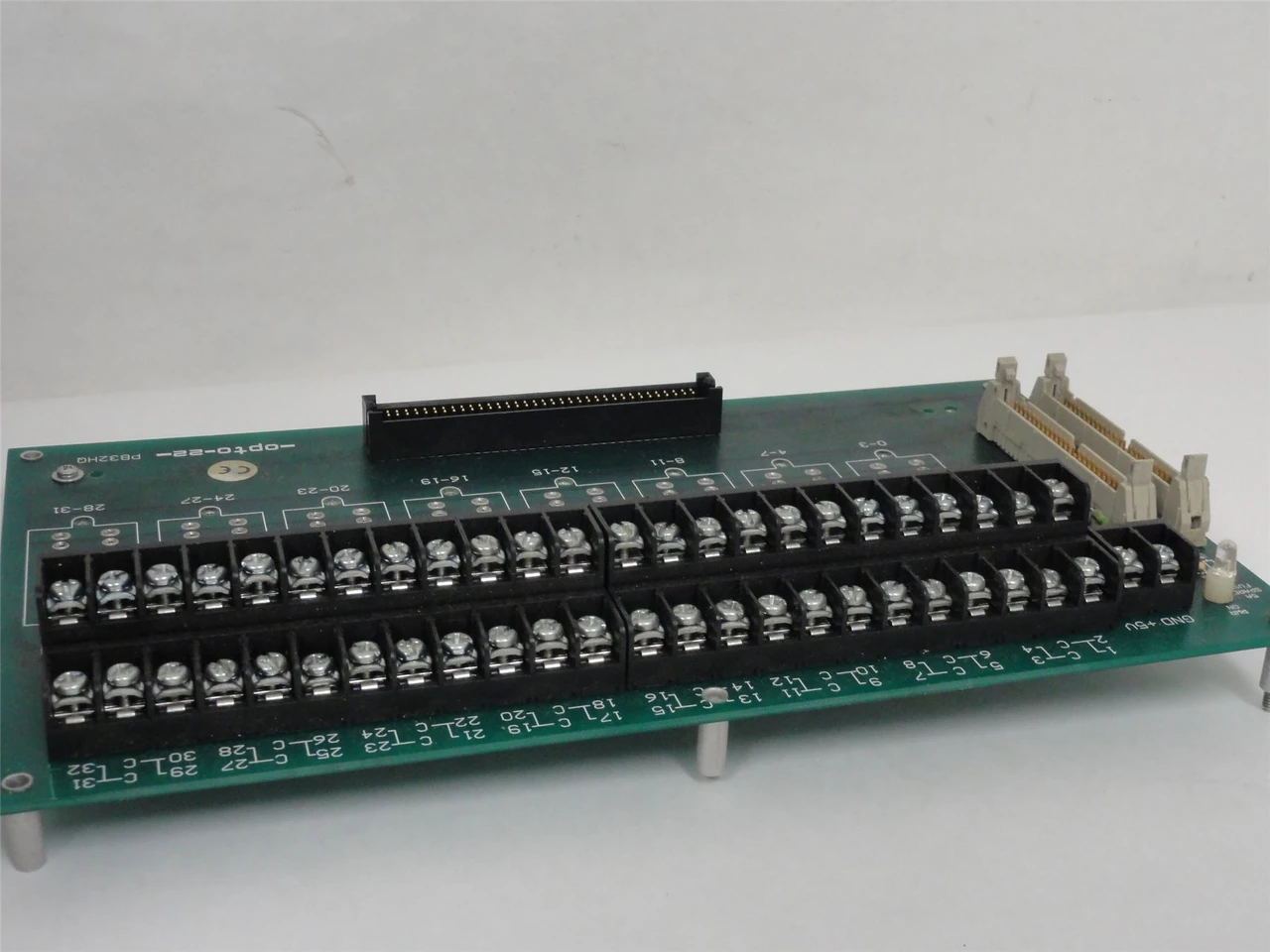 OPTO 22 PB32HQ; Quad Pak 8-module Rack