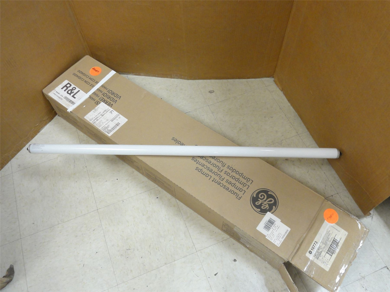 Philips F48T12CWHOALTO; Lot-18; Linear Fluorescent Tubes; 48"