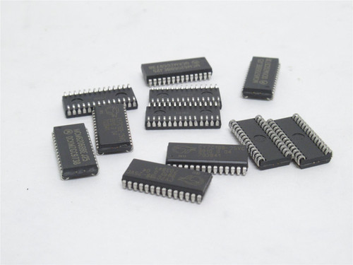 Motorola MCM6206BBEJ25; Lot-11; Fast Static RAM; 32K x 8