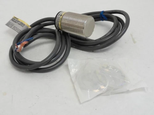 Omron E2E-X10Y1-53US; Proximity Switch 30mm Diameter; 2m L