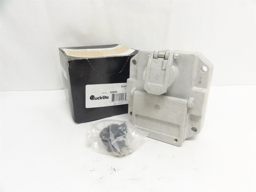 Truck-Lite 50805; NoseBox 7 Solid Pin