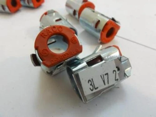 Raco 2700; Cable Locking Connector; 1/2" NPT; 1/2" conduit size