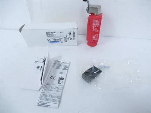 Telemecanique XCSP3918N12; SWITCH SNAP ACT 3PST 1.5A 240V