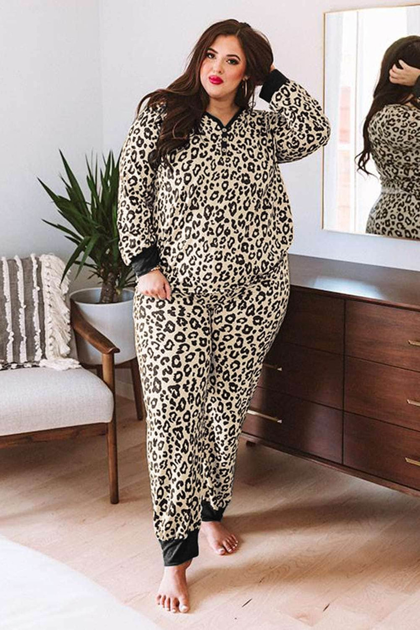 Leopard Plus Size V Neck Top And Sweatpants Lounge Set Leopard Plus Size V Neck Top And Sweatpants Lounge Set