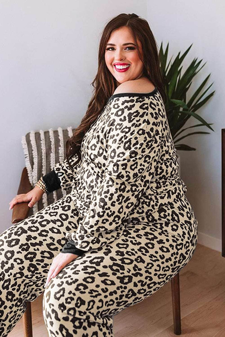 Leopard Plus Size V Neck Top And Sweatpants Lounge Set Leopard Plus Size V Neck Top And Sweatpants Lounge Set
