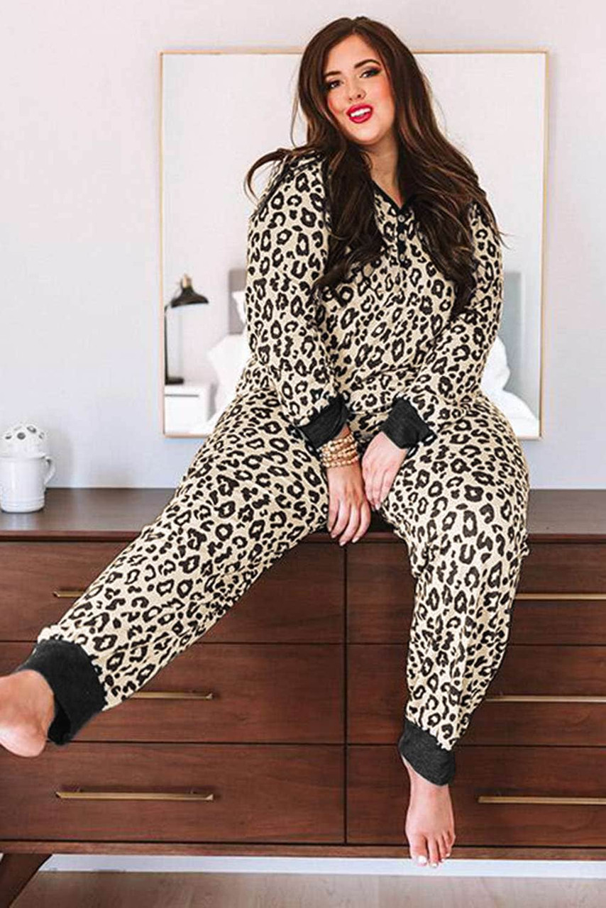 Leopard Plus Size V Neck Top And Sweatpants Lounge Set Leopard Plus Size V Neck Top And Sweatpants Lounge Set