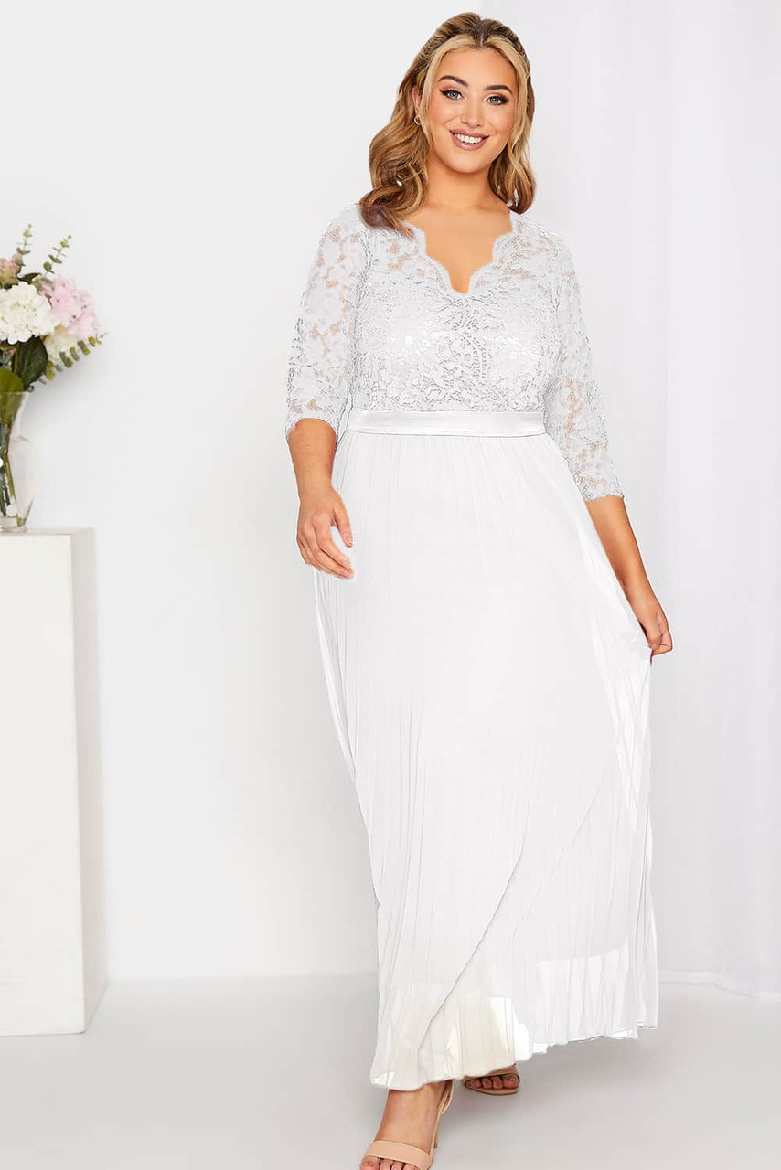 White Lace Scalloped V Neck 3/4 Sleeves Pleated Tulle Plus Maxi Dress