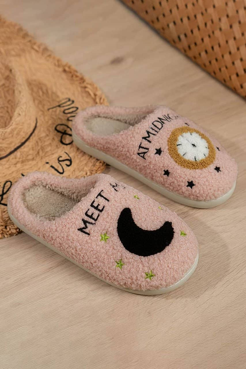 Light Pink Moon & Clock Pattern Fuzzy Home Slippers Light Pink Moon & Clock Pattern Fuzzy Home Slippers