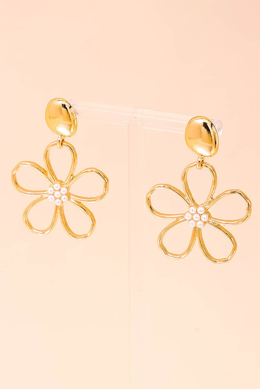 Gold Vintage Cut Out Flower Pearl Decor Stud Earrings