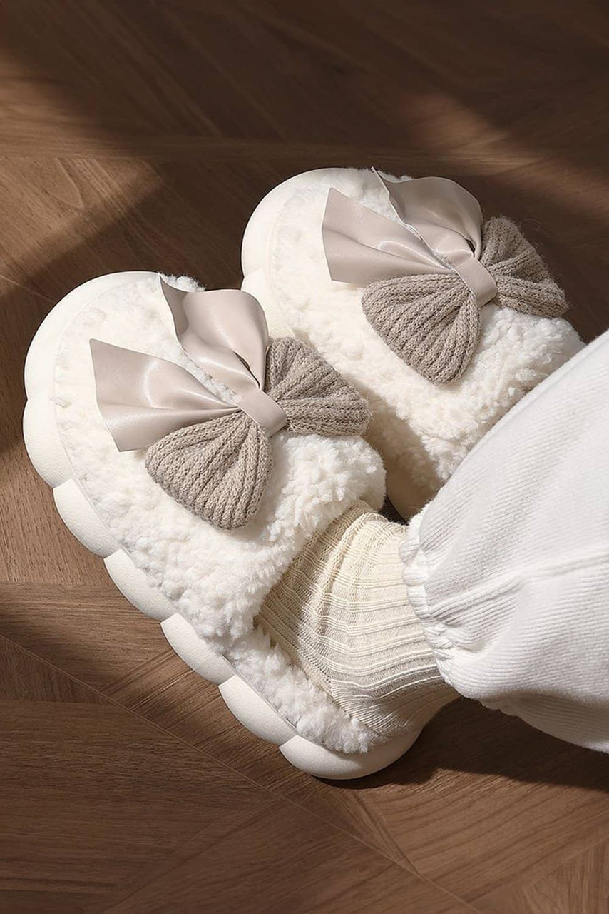 White Contrast Bowknot Applique Plush Winter Slippers White Contrast Bowknot Applique Plush Winter Slippers