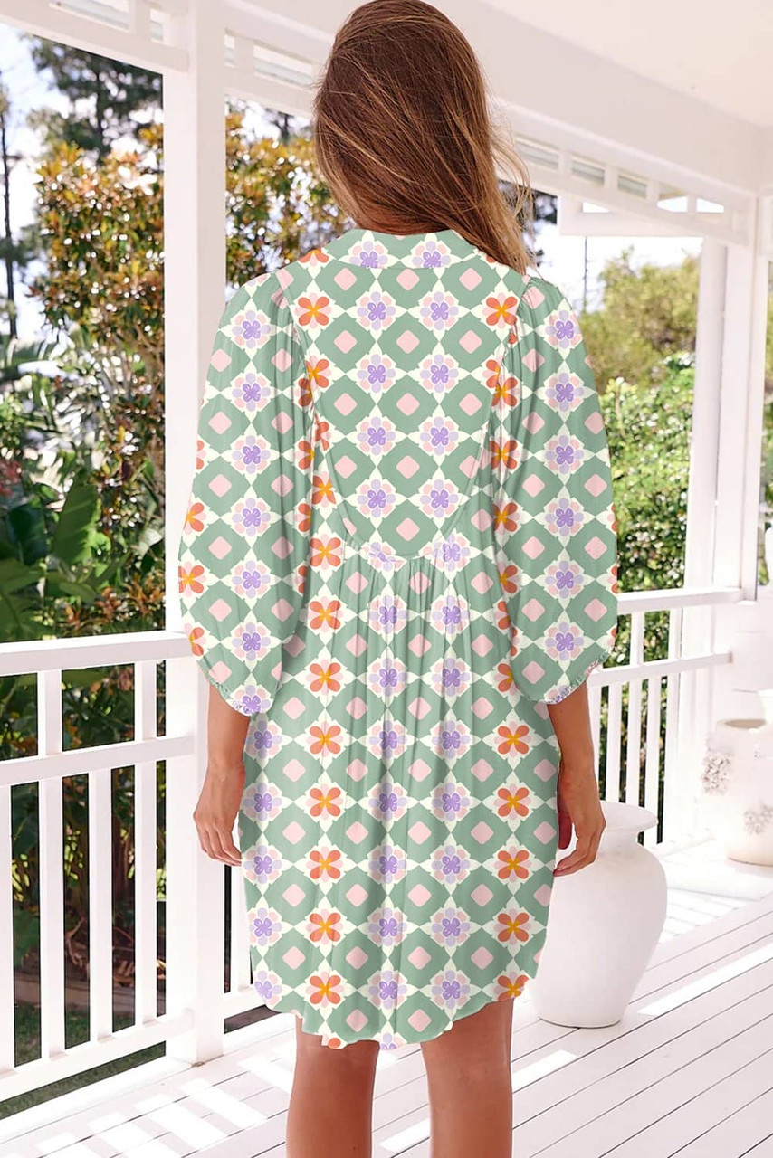 Green Geometric Floral Print 3/4 Sleeve Notched Neck Mini Dress Green Geometric Floral Print 3/4 Sleeve Notched Neck Mini Dress