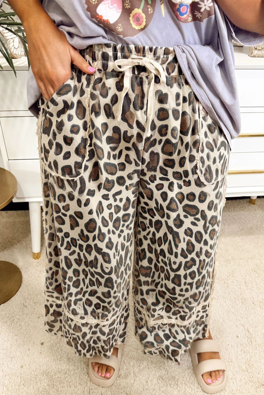 Khaki Exposed Seam Patched Pocket Plus Size Drawstring Leopard Wide Leg Pants Khaki Exposed Seam Patched Pocket Plus Size Drawstring Leopard Wide Leg Pants
