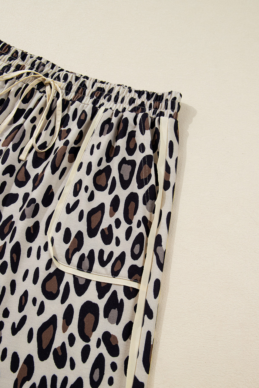 Khaki Exposed Seam Patched Pocket Plus Size Drawstring Leopard Wide Leg Pants Khaki Exposed Seam Patched Pocket Plus Size Drawstring Leopard Wide Leg Pants