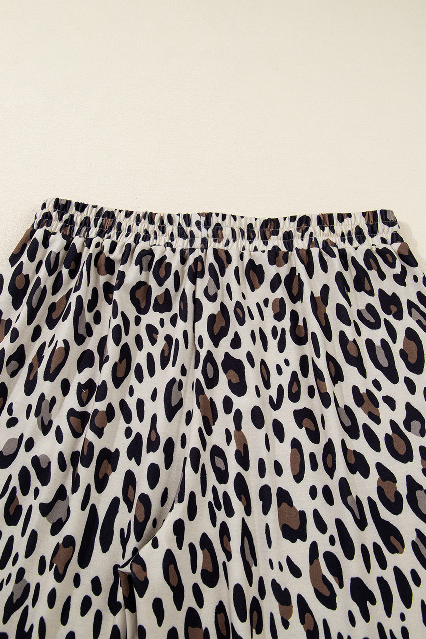 Khaki Exposed Seam Patched Pocket Plus Size Drawstring Leopard Wide Leg Pants Khaki Exposed Seam Patched Pocket Plus Size Drawstring Leopard Wide Leg Pants