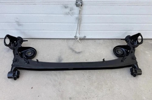 1998-2003 TOYOTA SIENNA SUSPENSION SUBFRAME 2WD & 4WD Genuine OEM used OEM rear subframe and crossmember