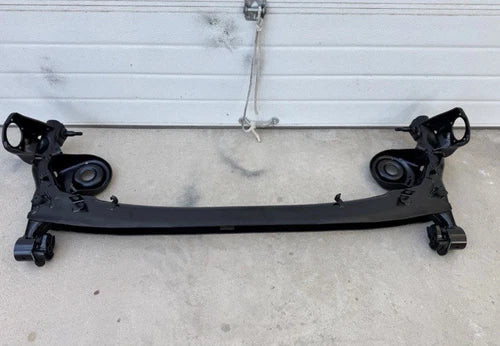 2004 - 2010 TOYOTA SIENNA SUSPENSION SUBFRAME 2WD & 4WD Genuine OEM used OEM rear subframe and crossmember